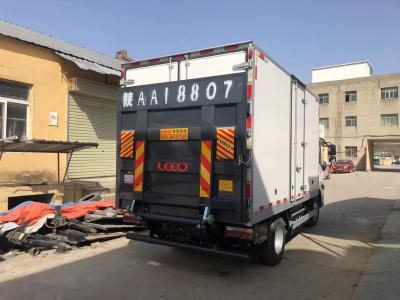 Chine Levage du hayon de camion en alliage d'aluminium argenté avec système hydraulique et panneaux indicateurs, avec une capacité de charge de u à vendre