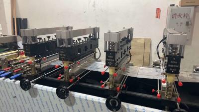 Chine Machine de fabrication de films plastiques composites / papier stratifié à trois côtés à vendre