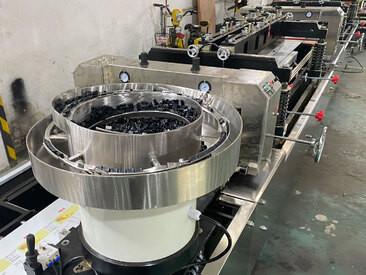 China 250 segmentos / min Máquina de fabricação de sacos de vedação de três lados com fecho de deslizamento à venda