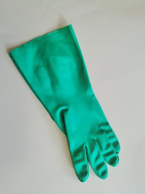 China Nitrilo resistente de 18 luvas do produto químico de agregado familiar da resistência de Mil Green Nitrile Glove Heat à venda