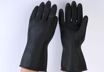 China guantes de limpieza industriales Unflocked de los 31Cm que alinea los guantes de goma negros resistentes en venta