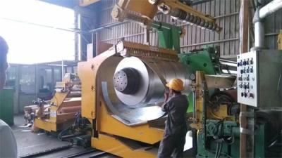 Chine Chargement déchargeant l'acier de tôle mince de voiture de machine de fente de bobine de berceau de plancher fendant la ligne à vendre
