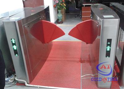 China Puerta de la barrera de la aleta del control de acceso, abrazadera infrarroja de la inducción de las barreras peatonales retractables en venta