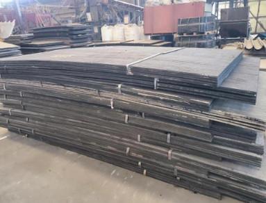 China Hoja de acero resistente de revestimiento en duro laminada en caliente Ar400 200M M de la abrasión de la placa del desgaste en venta