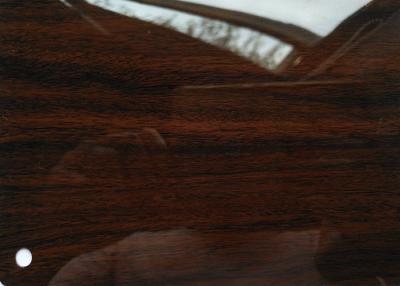China Cubierta auta-adhesivo los altos 0.45M brillantes de los muebles de la película del Pvc del grano de madera en venta