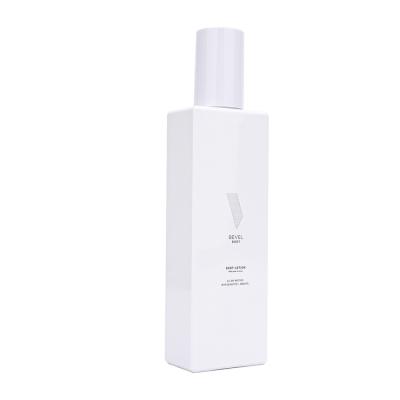 China 250ml PETG White Plastic Spray Bottles Skincare Packaging For Makeup Water for sale