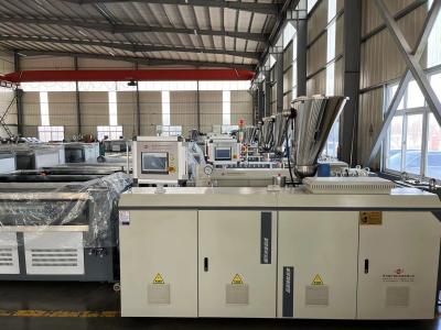Chine Extrudeuse à double vis conique Machines d'extrudeuse en plastique en PVC 100 kg/H-350 kg/H à vendre
