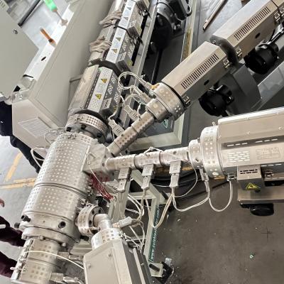 China Fabricantes de máquinas de extrusão de tubos PPR de três camadas e cinco camadas à venda