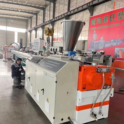 China Extrusora de tornillos gemelos cónicos Máquina de fabricación de tuberías de PVC para tuberías de alcantarillado en venta