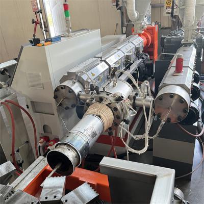 China Línea de producción de tuberías onduladas HDPE PVC de doble pared, máquina de fabricación de tuberías DWC en venta