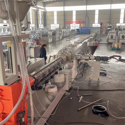 China Máquina de extrusión de plástico de tornillo único 30 m/min Máquina de tuberías de protección de cables de comunicación en venta