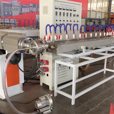 China Máquina para tuberías de jardín de PVC suave, extrusora de tuberías de plástico duradero en venta