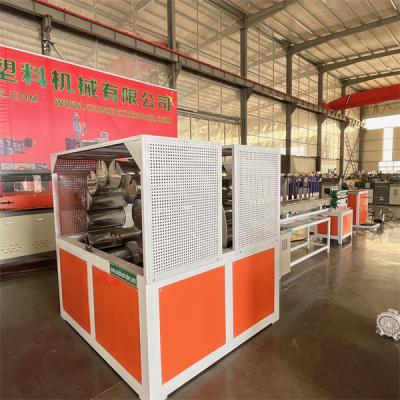 China Maquinaria de extrusión de plástico de acero inoxidable 15 m/min Máquina para hacer tuberías de jardín de PVC en venta