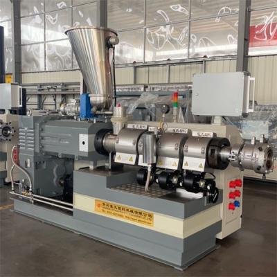 China Fabricantes de máquinas de extrusión de plástico de doble tornillo de alto rendimiento en venta