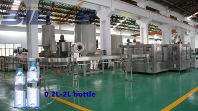 China Máquina de rellenar de acero inoxidable de las botellas de agua de 220V 10000bph en venta
