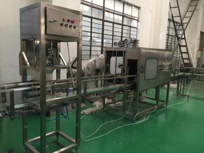 China 200bph 2 Wasser der Kopf-QGF-300 füllt Füllmaschine ab zu verkaufen