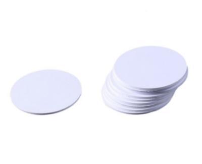 Chine Les étiquettes de la puce 213 13.56MHz RFID de NFC marque le diamètre de 25 millimètres boîte ronde à vendre