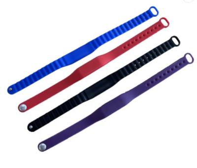 China Anti Allergic Sweat Proof Rfid NFC Silicone Wristband Waterproof 13.56MHZ for sale