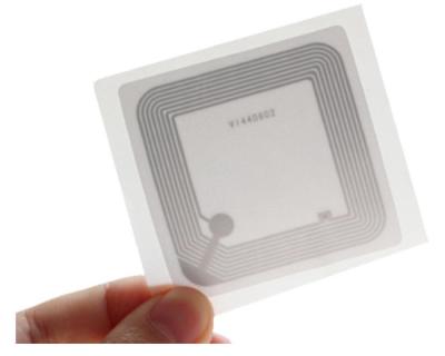 China 50x50mm de Markeringen van het Protocoliso15693 RFID Etiket met Zelfklevende Rug Te koop