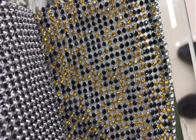 Κίνα Το πολυ χρώμα ακτινοβολεί αλουμίνιο Rhinestone γυαλιού υφάσματος πλέγματος τσεκιών για τον ιματισμό προς πώληση