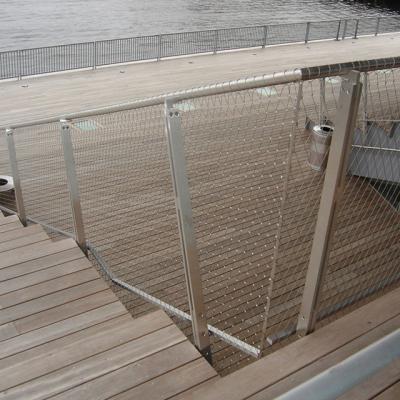 China Decorative Ferrule Flexible Stainless Steel Wire Rope Mesh Fence For Stair Railing en venta