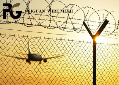 Chine la sécurité dans les aéroports de 2.5m clôturant 3D a courbé le fil d'acier à faible teneur en carbone à vendre