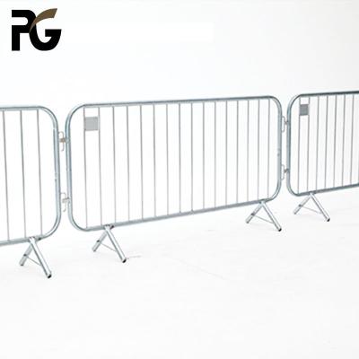 China Metal Traffic 900mm Height Crowd Control Barrier Bridge Feet for sale