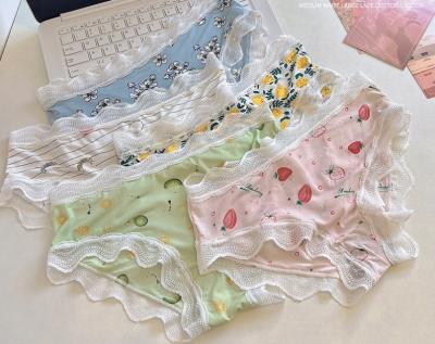 China Os frutos bonitos dos adolescentes dos Underwears das mulheres de seda imprimem jovens senhoras respiráveis da cuecas elástica do laço do gelo à venda