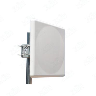 China 2400MHz To 2500MHz 2.4GHz 18dBi Panel Antenna With Radio Enclosure Box Antenna for sale
