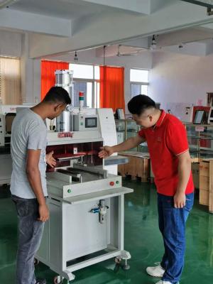 Cina FPC automatico che perfora la macchina del PWB Depaneling con controllo LCD in vendita