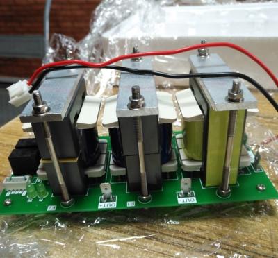 中国 超音波清浄のトランスデューサーを運転する超音波PCBのサーキット ボードの超音波頻度発電機 販売のため
