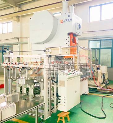 Chine Tasse de thé à grande vitesse de papier aluminium faisant à machine le conteneur en aluminium faisant à machine le moteur servo à vendre