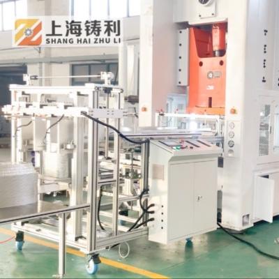 Chine Conteneur de nourriture mécanique de papier aluminium faisant à machine la fabrication de cartons Maachine de papier d'aluminium à vendre