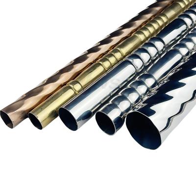 中国 Ssは0.3mmの装飾的なステンレス鋼の管の管のさまざまな形Inox 201に浮彫りになった304 316パターン通した 販売のため
