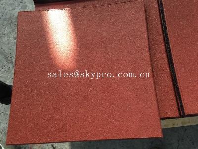 China De vierkante tweekleurige gelamineerde rubberbevloering van de betonmolenskruimel voor speelplaats Te koop