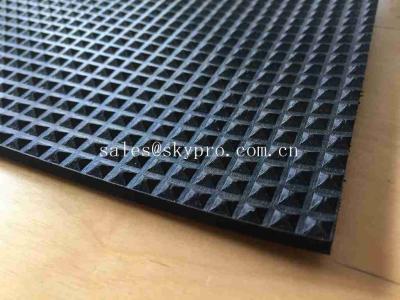 China Diamond Gym Rubber Floor Matting Commerical Anti - Slip Pyramid Pattern Rubber Mat for sale