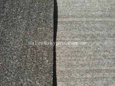 Chine Underlayment en caoutchouc mol imprimé adapté aux besoins du client de feuille de liège pour la pose de tapis extérieure à vendre