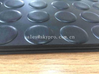 Chine tapis faits sur commande de plancher de point en caoutchouc d'épaisseur de 3mm avec le modèle en caoutchouc de pièce de monnaie de goujon rond noir à vendre