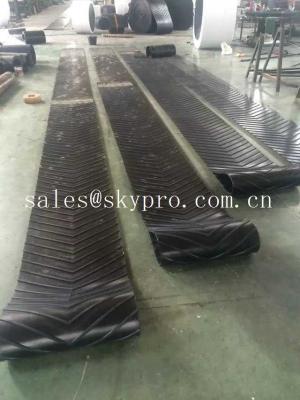 China Heavy Duty Roller Canvas Conveyor Belt For Sand Conveying Machine , Flat / Cut Edge Type for sale