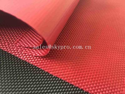 Chine Tissu imperméable d'Oxford de revêtement rouge teint par solution pour le sac et le bagage à vendre