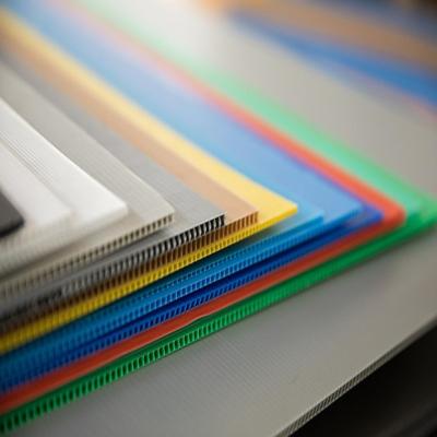 China Multi Colour Fluted PP Corrugated Plastic Sheet Thickness 0.118'' for sale
