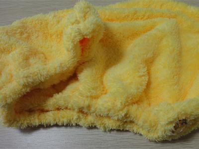 China Turbante colorido amarelo do cabelo de 20*50 Microfiber, tampão seco de cristal elástico do cabelo do botão à venda