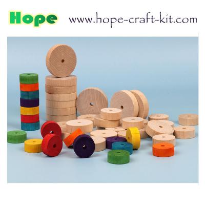 China Natural color multi-colored colorful wooden wheels round wood blocks with holes for kids DIY material OEM OEM à venda