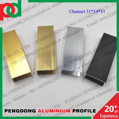 Chine les profils de fenêtre en aluminium de 0.12mm ont adapté la couleur aux besoins du client argentée brillante d'or de profilé en u à vendre