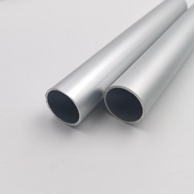 Chine Tubes en aluminium de rond et d'ellipse d'extrusions de rail de cintre de garde-robe à vendre