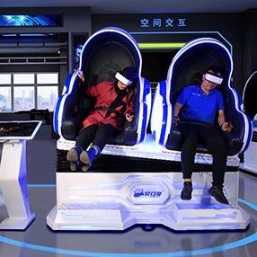 중국 핑크색 조명 VR 달걀 의자 2 자리 9D VR 상영관 시뮬레이터 판매용