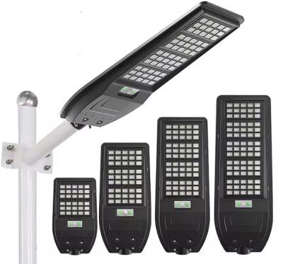 Chine Ip66 Solar Led Street Light 50w 150w Solar Street Lights à vendre