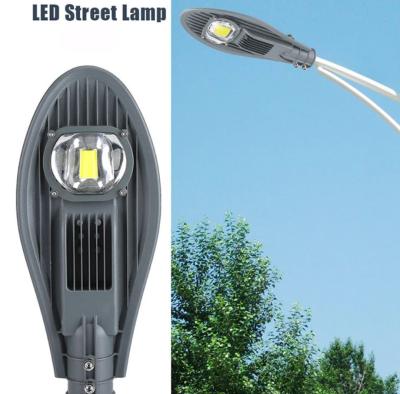 Cina LED Street Light Outdoor IP65 impermeabile ad alta efficienza 20000mAh Cellule di polisilicio 5V/25W in vendita