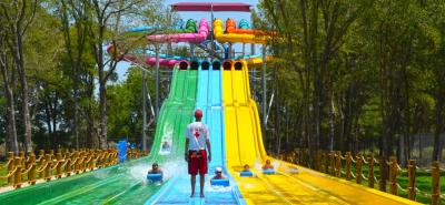 Quality Racing Water Slide Adventure Ride For Families And Friends With Exciting Twists for sale