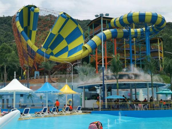 Quality Chasm  Big Water Slide Customizable 4-Person For Family Exciting for sale